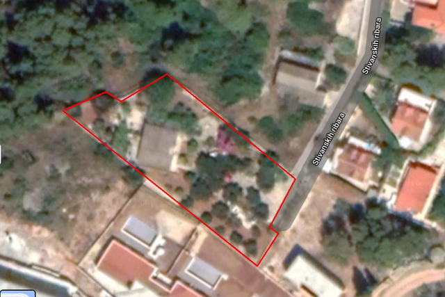 Building land with legalized house and sea view! The island of Brac!